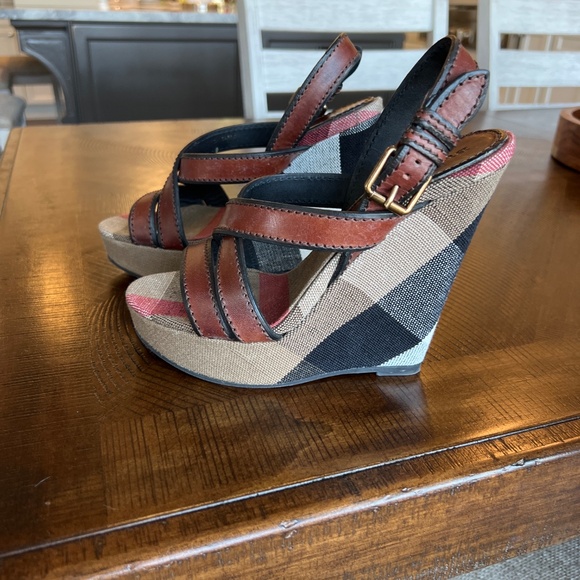 Burberry wedge shoes - Picture 2 of 6